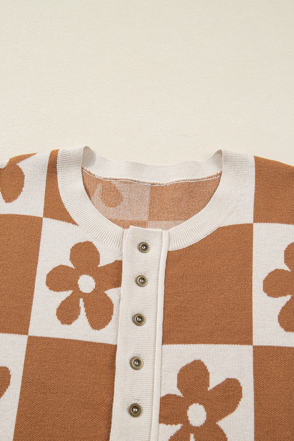 Pull Henley à carreaux colorblock à motif dahlia rouge