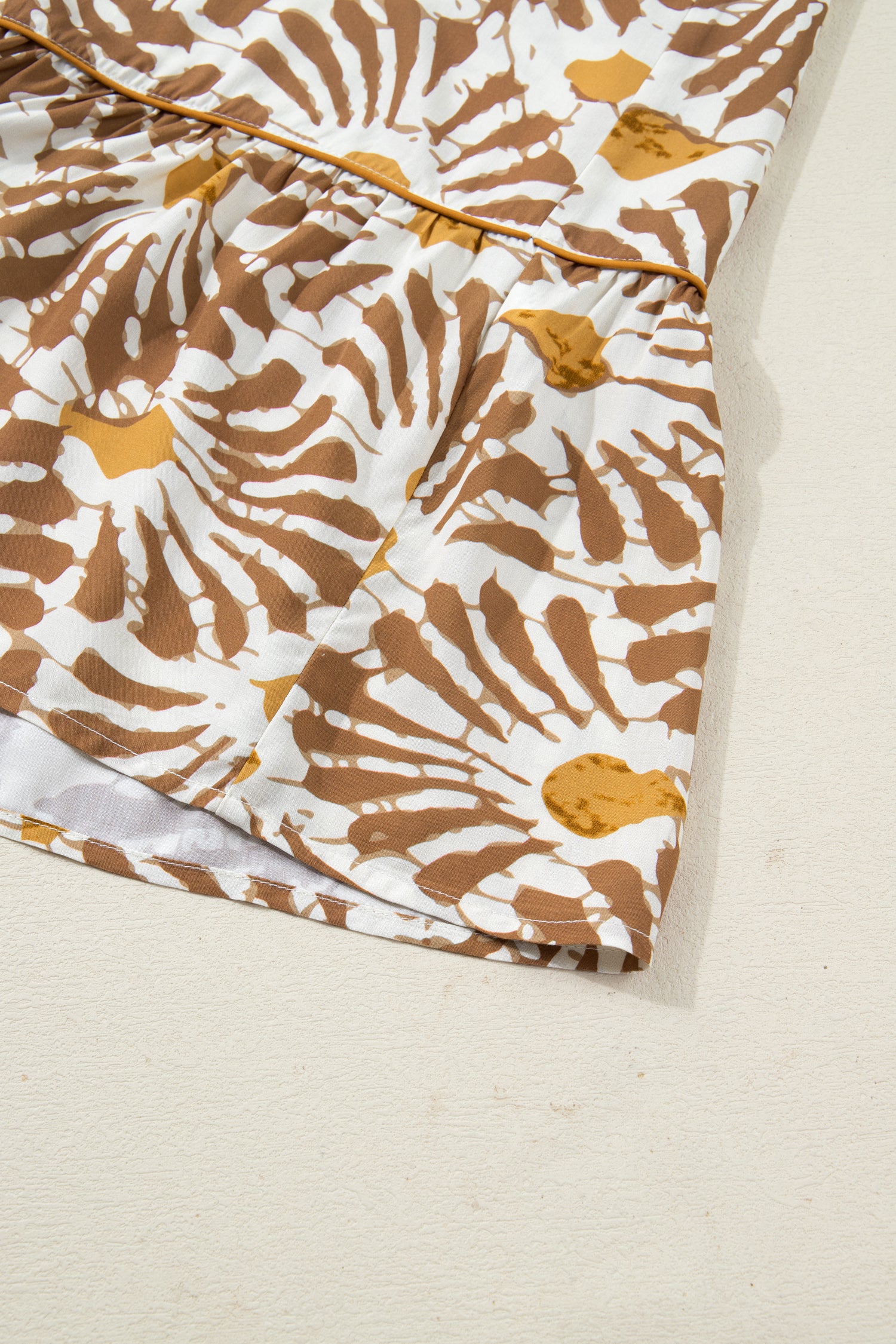 Vestido largo holgado con estampado abstracto de plantas en color caqui, talla grande