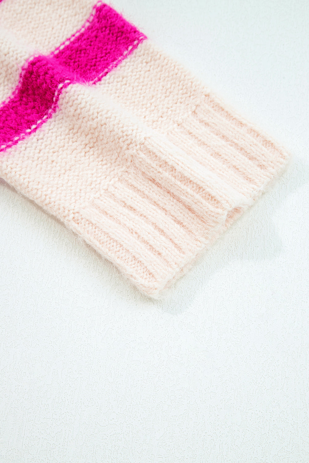 Pull ample à sequins et blocs de couleur avec inscription « Rose Red I KNOW WHAT I WAT »