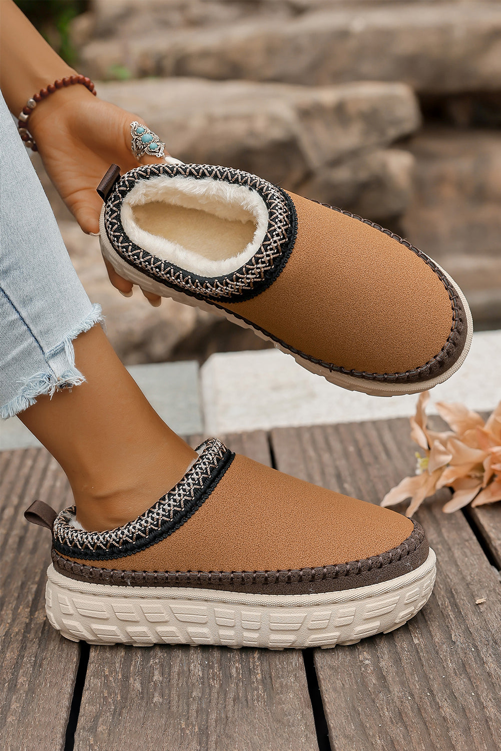 Chaussons d'hiver en peluche à coutures contrastées blanches