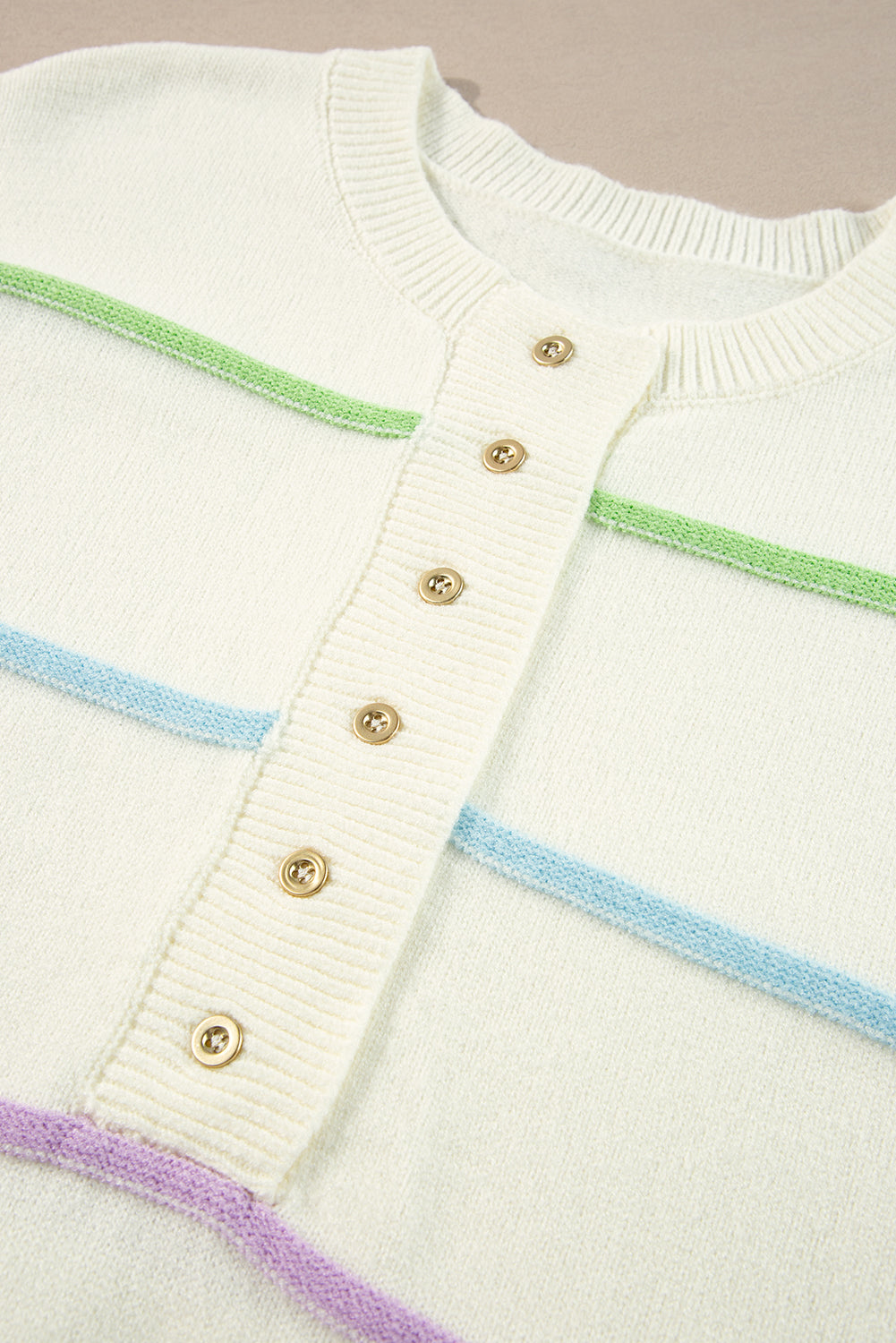 Suéter Henley de manga caída con rayas arcoíris rosas