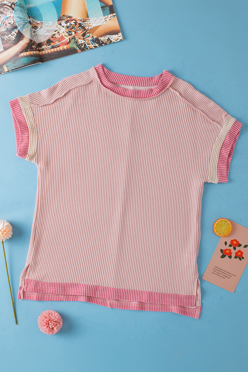 T-shirt col rond texturé rose vif de couleur contrastée