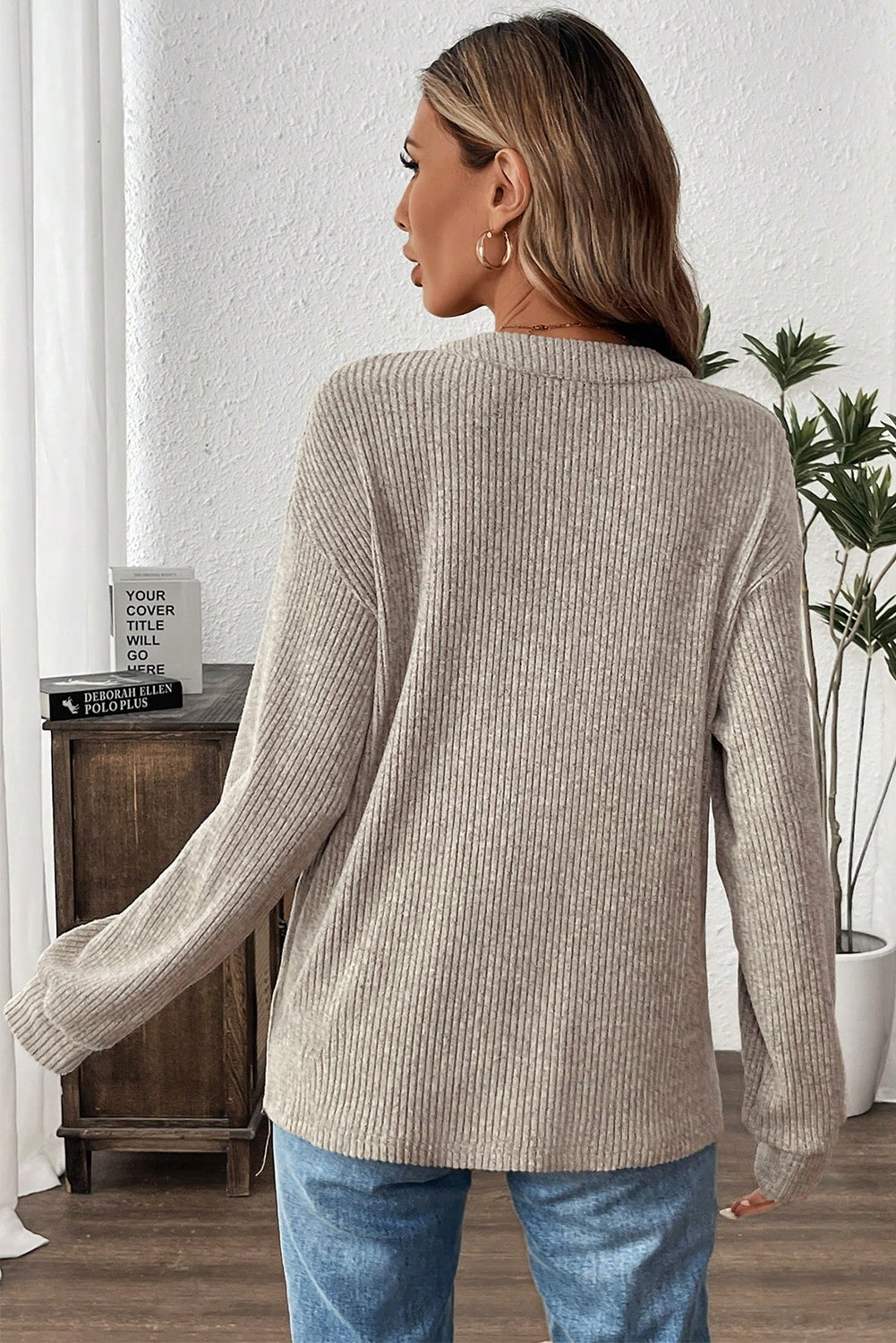 Top de punto Henley con hombros caídos y textura acanalada Simply Taupe