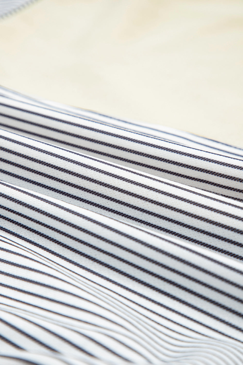 Sweat-shirt beige à rayures florales et patchwork, coupe carrée, manches tombantes