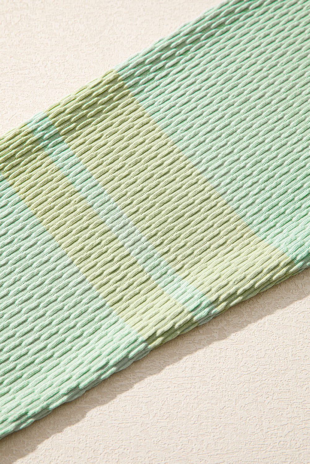 Sudadera Henley con mangas texturizadas y bloques de color verde niebla pradera