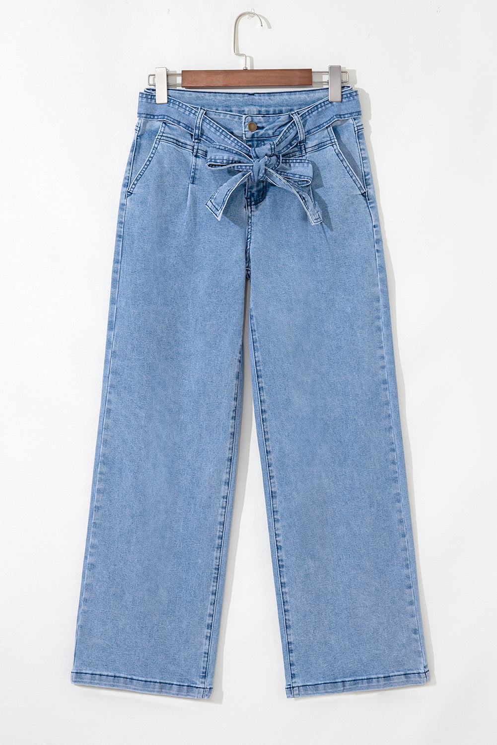 Jean large bleu délavé vintage avec ceinture nouée