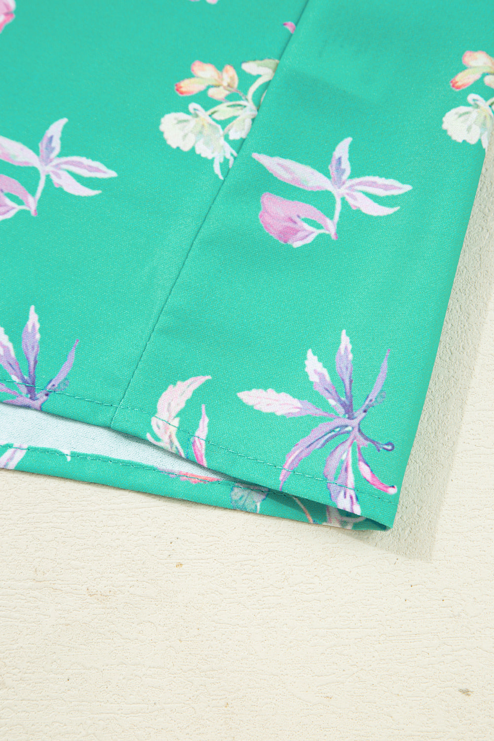 Camisa con botones delanteros y mangas farol con flores verdes