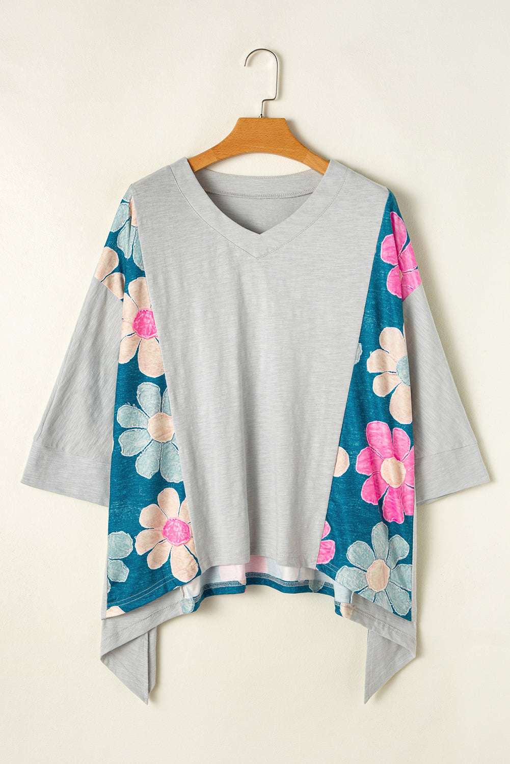 Top oversize con escote en V, mangas con brazalete y flores de patchwork rosa de los años 60