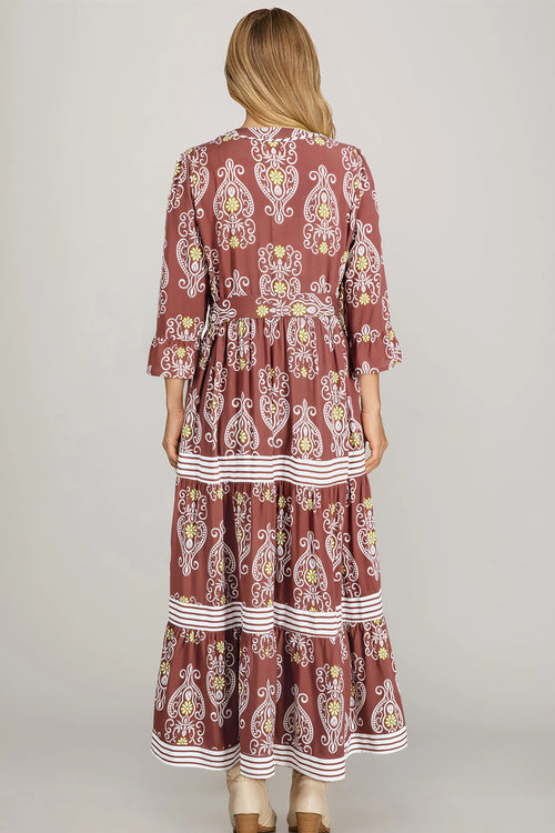 Robe maxi à volants, imprimé floral marron, ceinture et bordure rayée