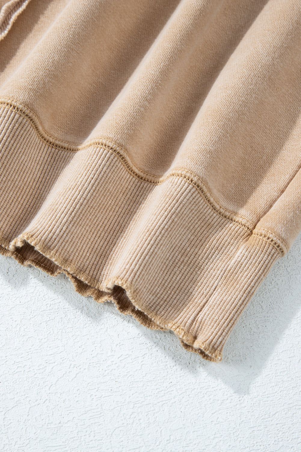 Sudadera negra lisa de punto gofre con mangas raglán