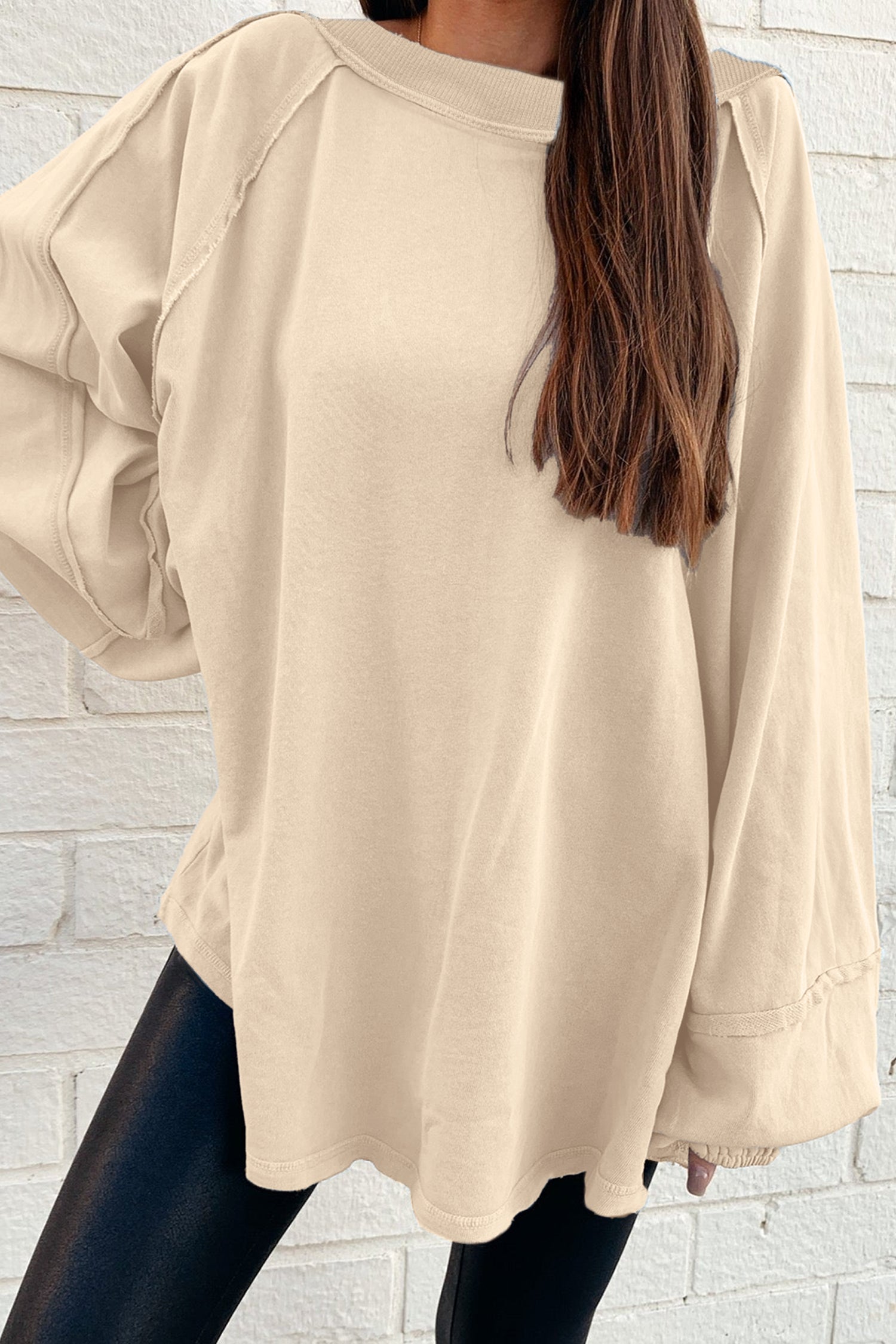 Sweat-shirt ample beige uni à coutures apparentes et patchwork