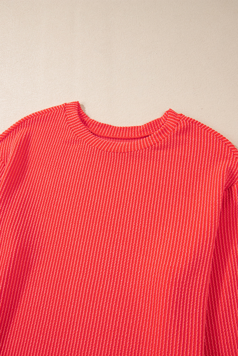 Conjunto de top de manga larga con cordón y pantalones cortos de cintura alta en color castaño