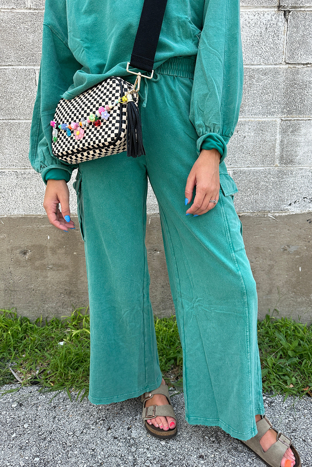 Conjunto de jersey rosa sachet y pantalones cargo de pierna ancha