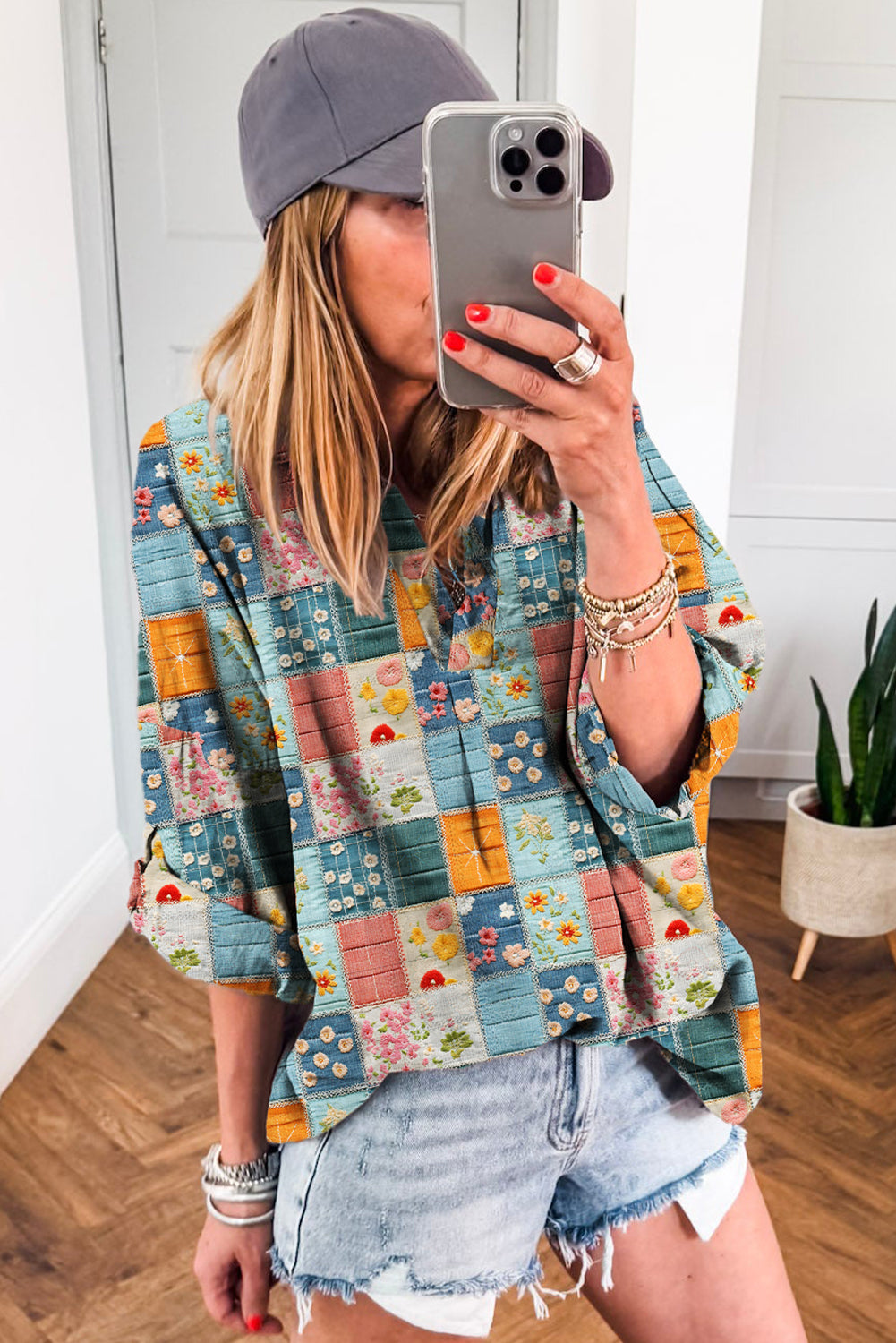 Chemisier à col en V et patchwork floral bleu ciel