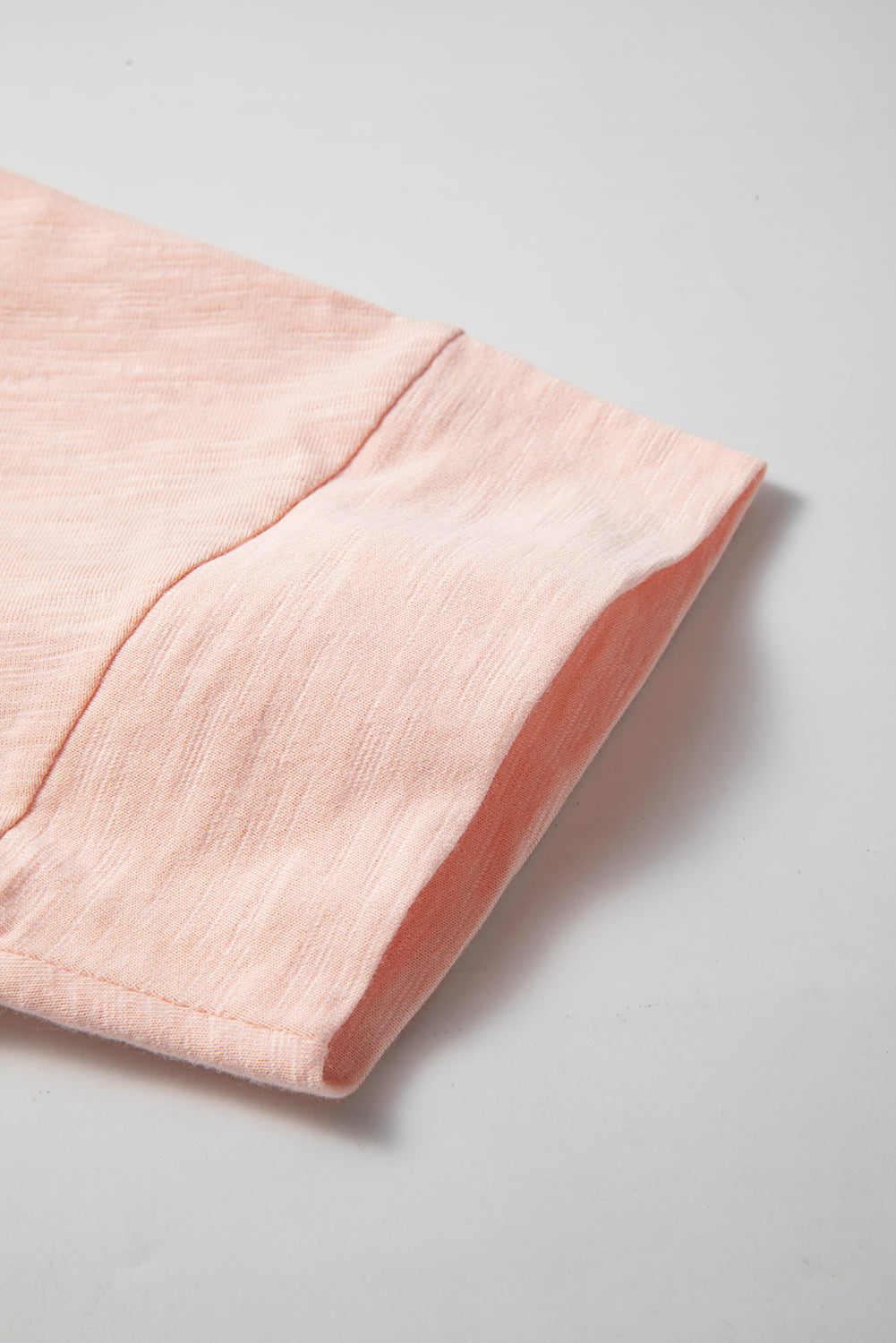 Top oversize con escote en V, mangas con brazalete y flores de patchwork rosa de los años 60