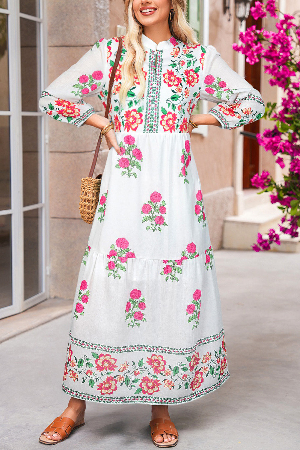 Vestido largo holgado con estampado floral blanco y capas