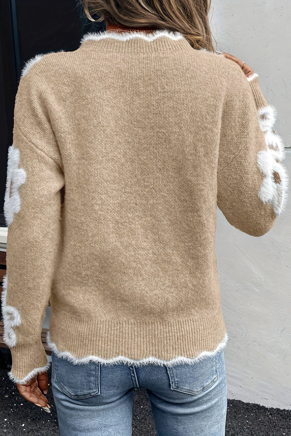 Pull col V festonné à fleurs en jacquard gris fumé