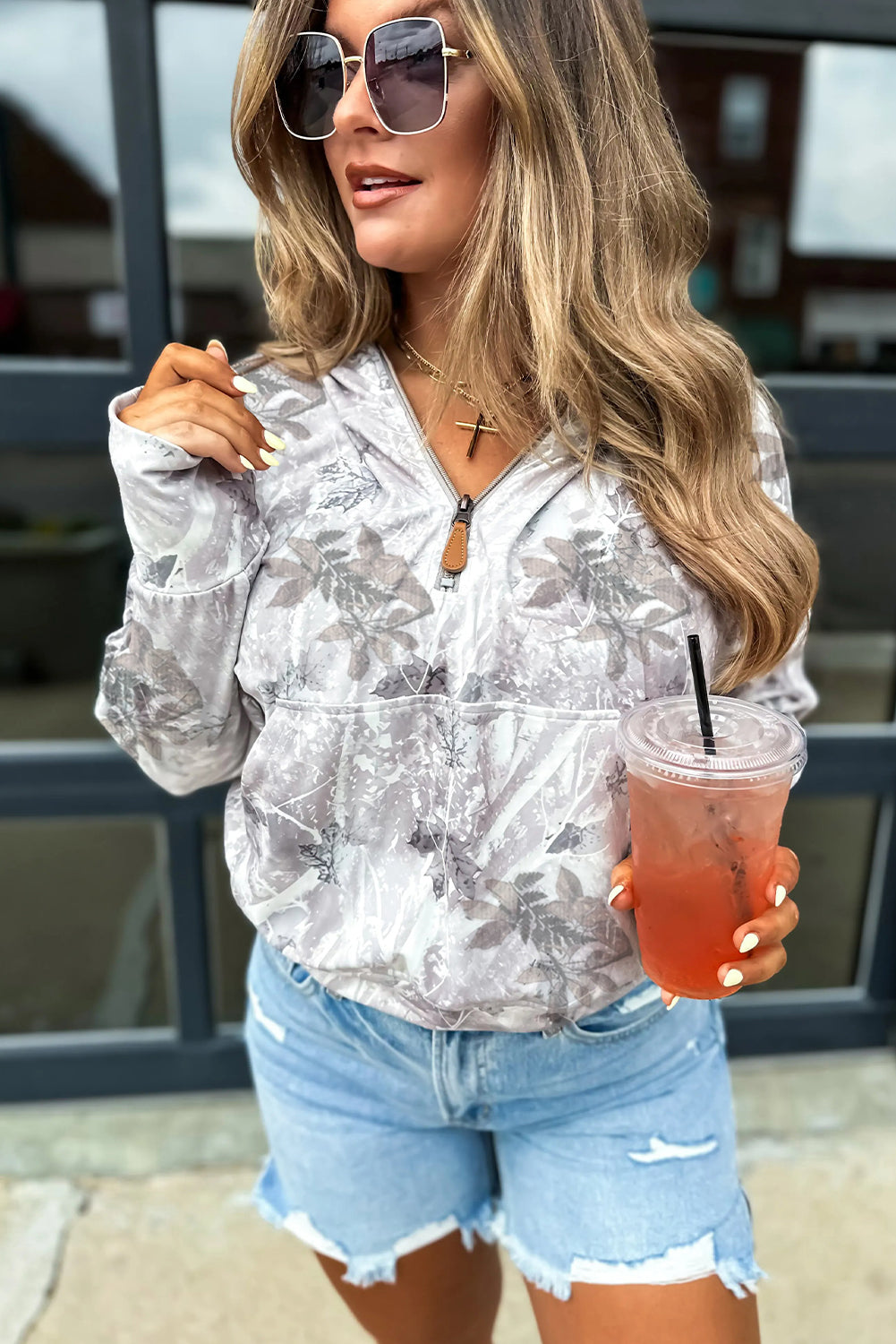 Sweat à capuche zippé quart de tour à poche kangourou et imprimé camouflage gris