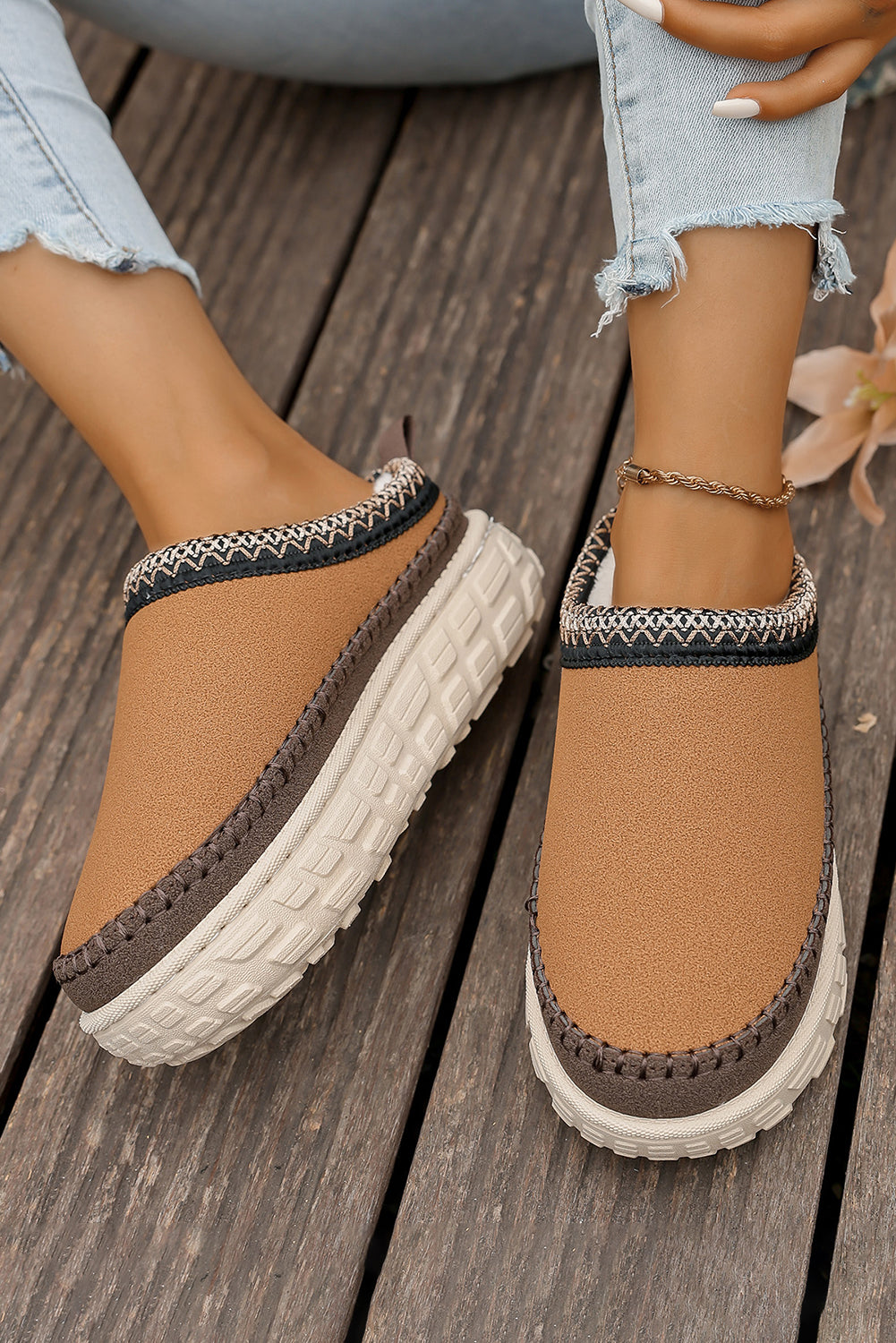 Chaussons d'hiver en peluche à coutures contrastées blanches