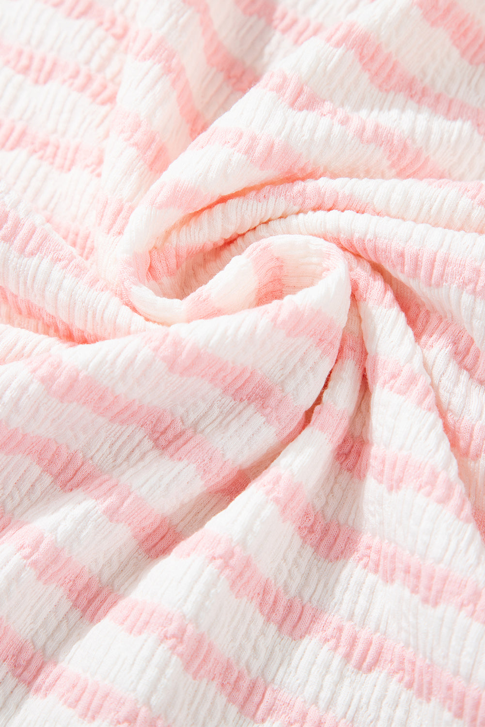 Conjunto de camiseta de manga corta y pantalones cortos con bolsillo con estampado de rayas rosas