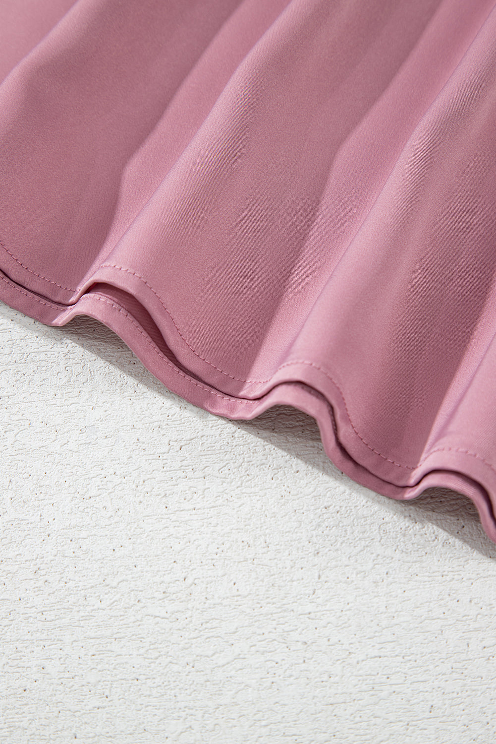 Chemisier à col en V et manches à volants en satin Toadstool