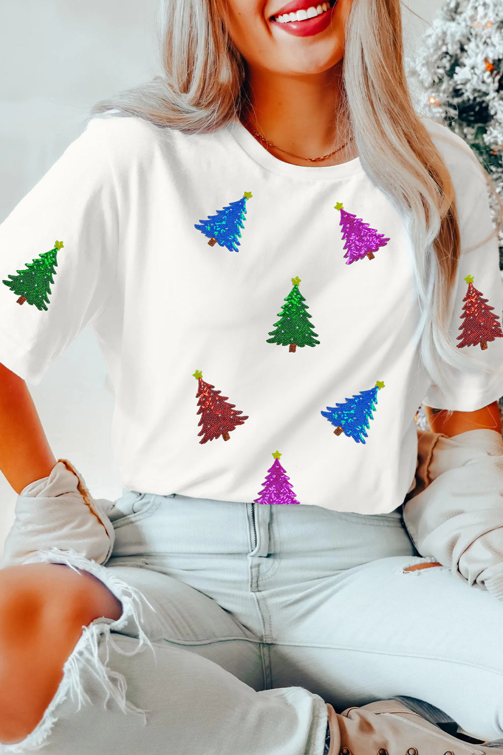 Camiseta navideña con estampado de árbol de Navidad blanco brillante y mangas con puños