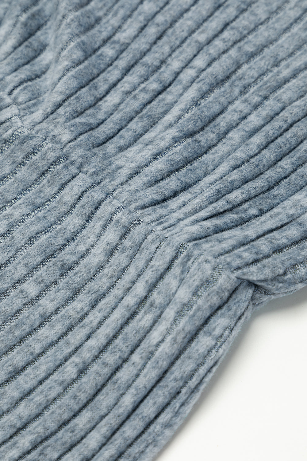 Mono de pierna ancha, manga corta y abertura en la cerradura de canalé en azul crepúsculo