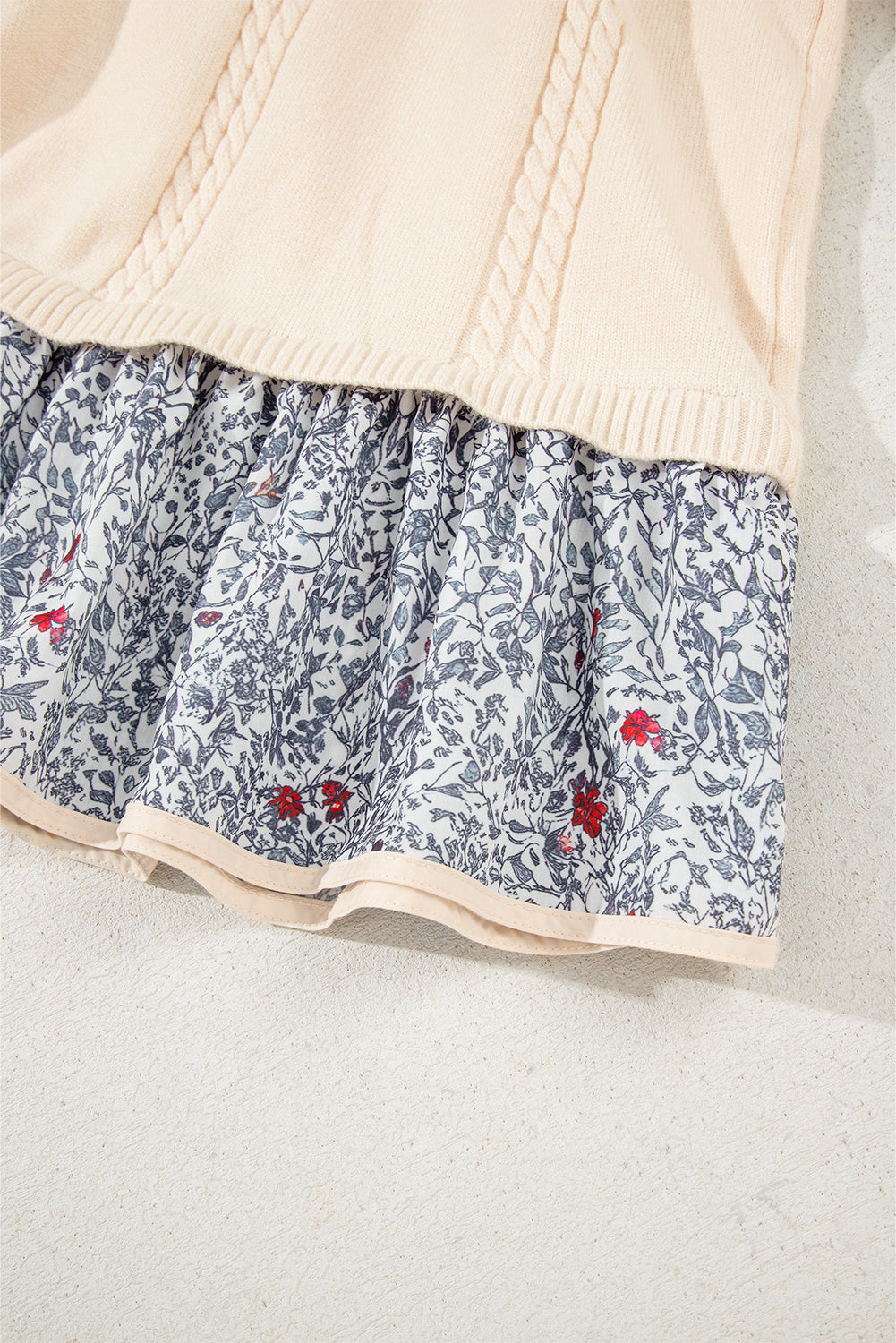 Pull beige en maille patchwork à volants et motif floral bohème