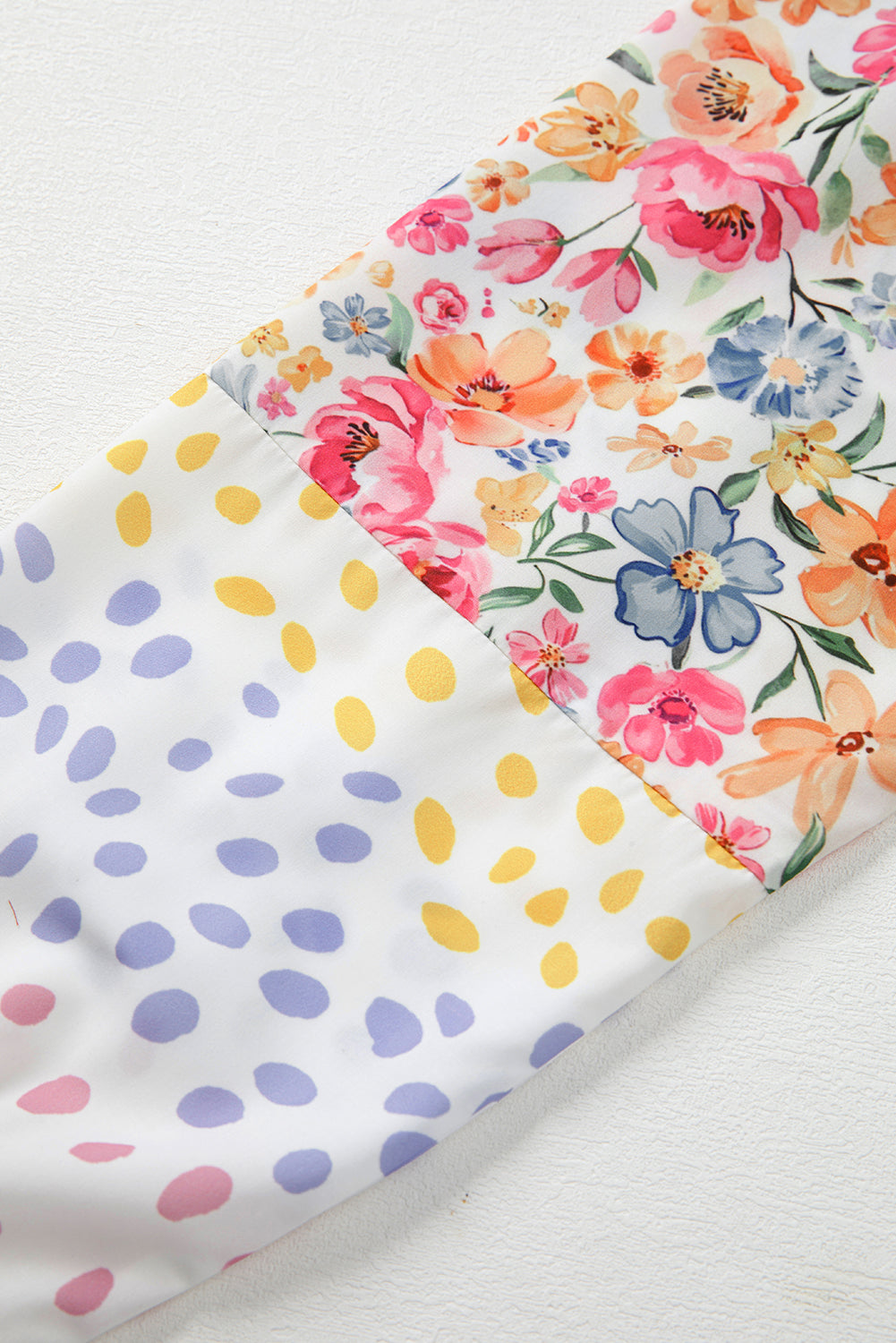 Sweat-shirt blanc à imprimé floral et pois, manches patchwork, coupe haute et basse