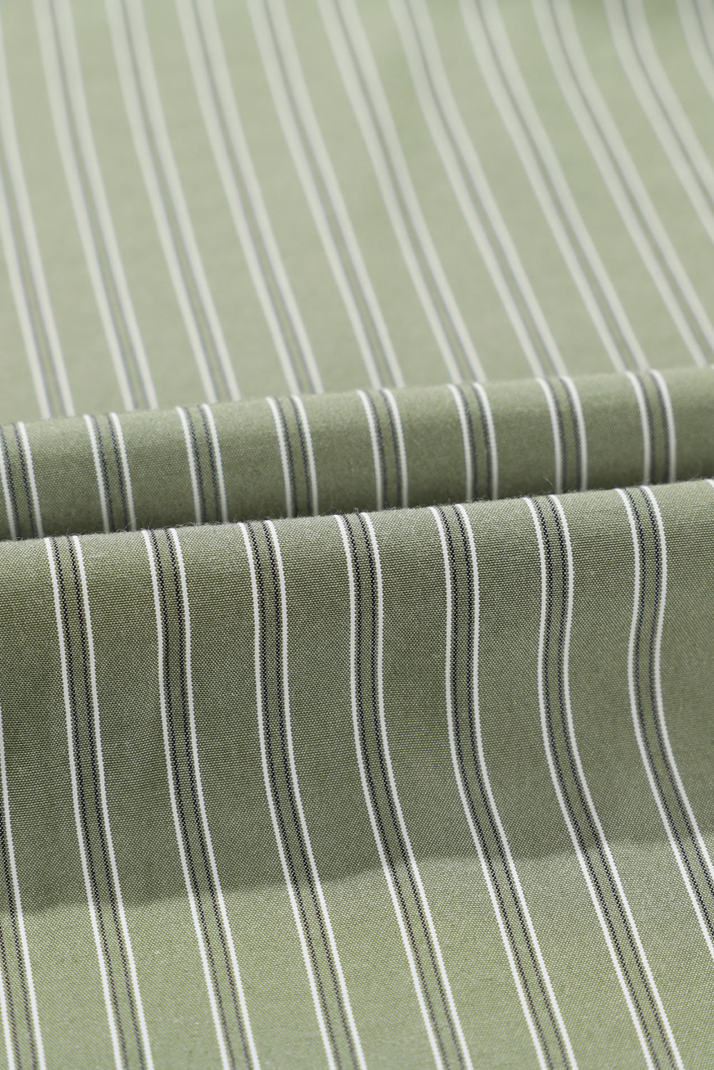 Camisa informal extragrande con botones y rayas azul cielo