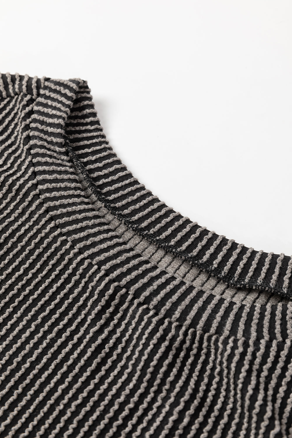 Conjunto de top de manga larga con cordón y pantalones cortos de cintura alta en color castaño