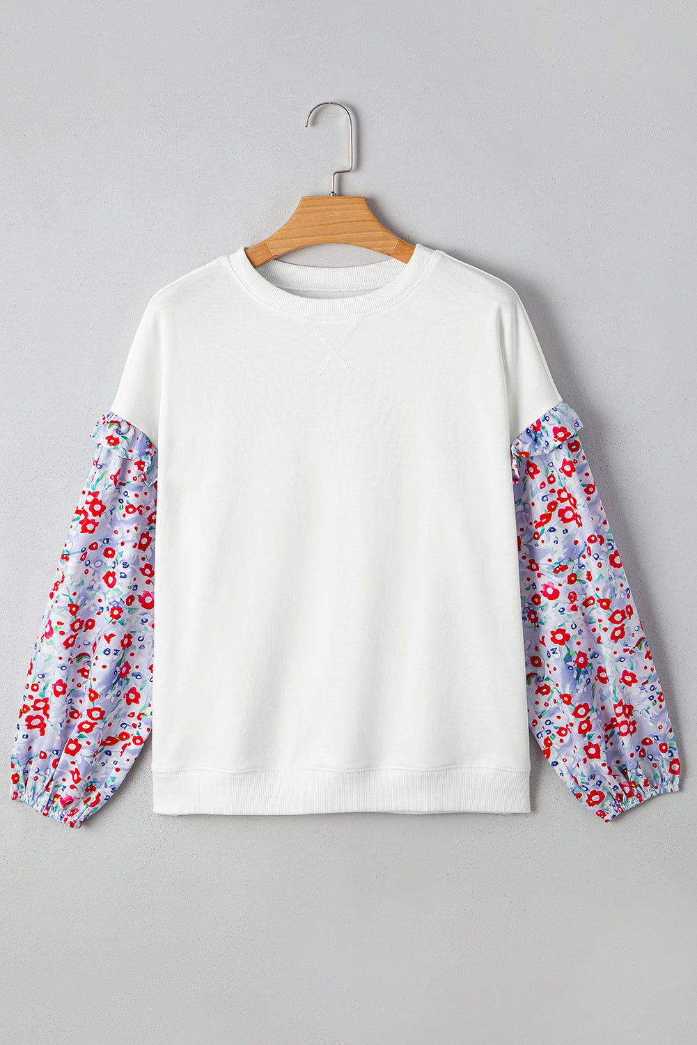 Blusa holgada con mangas globo y volantes de flores blancas de patchwork