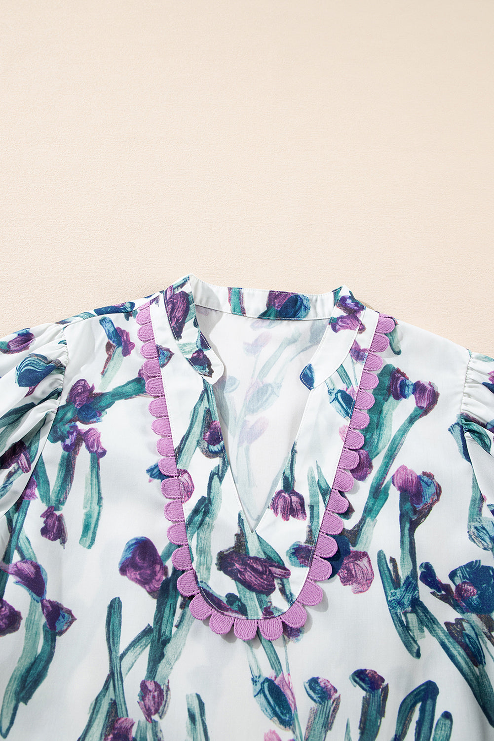 Chemisier à basque à manches bouffantes et bordure en ricrac à fleurs violettes