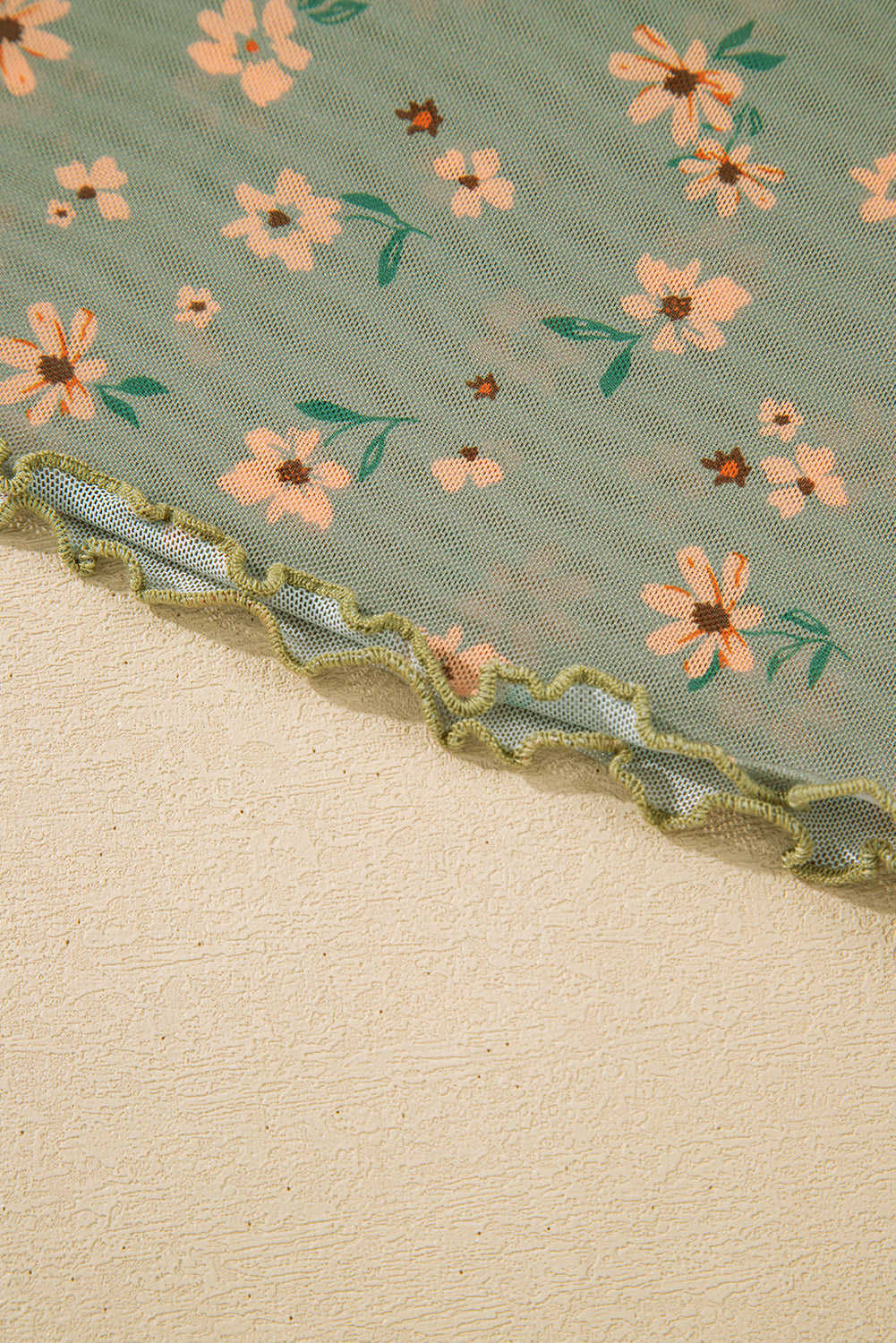 Top de manga larga ajustado de malla con estampado floral rosa