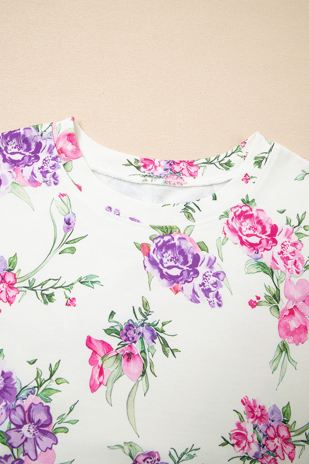 Conjunto de pantalón y sudadera con cordón ajustable y estampado floral color albaricoque