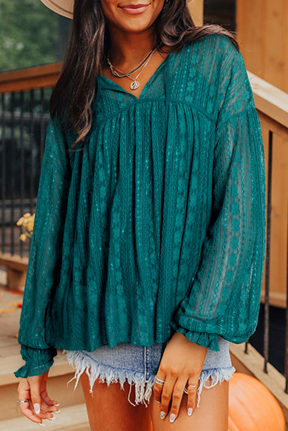 Blusa babydoll con mangas abullonadas y encaje transparente Evergreen