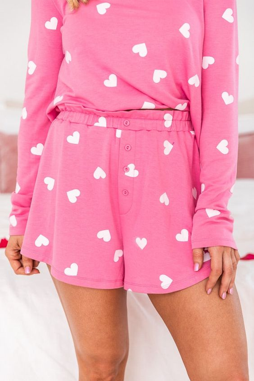 Conjunto de pijama con top de manga larga y pantalones cortos con estampado de corazón de San Valentín en color rosa