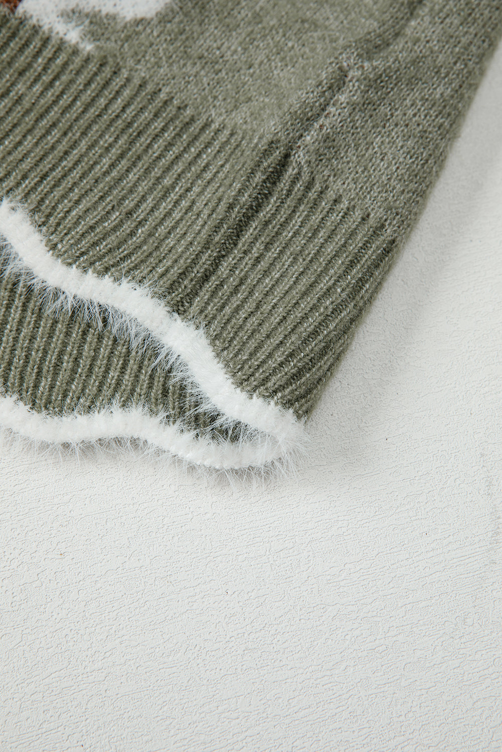 Suéter de cuello en V con ribete floral y jacquard de fibra de mar