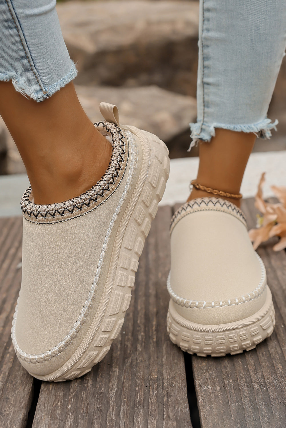 White Contrast Stitch Detail Plush Winter Clog Slippers