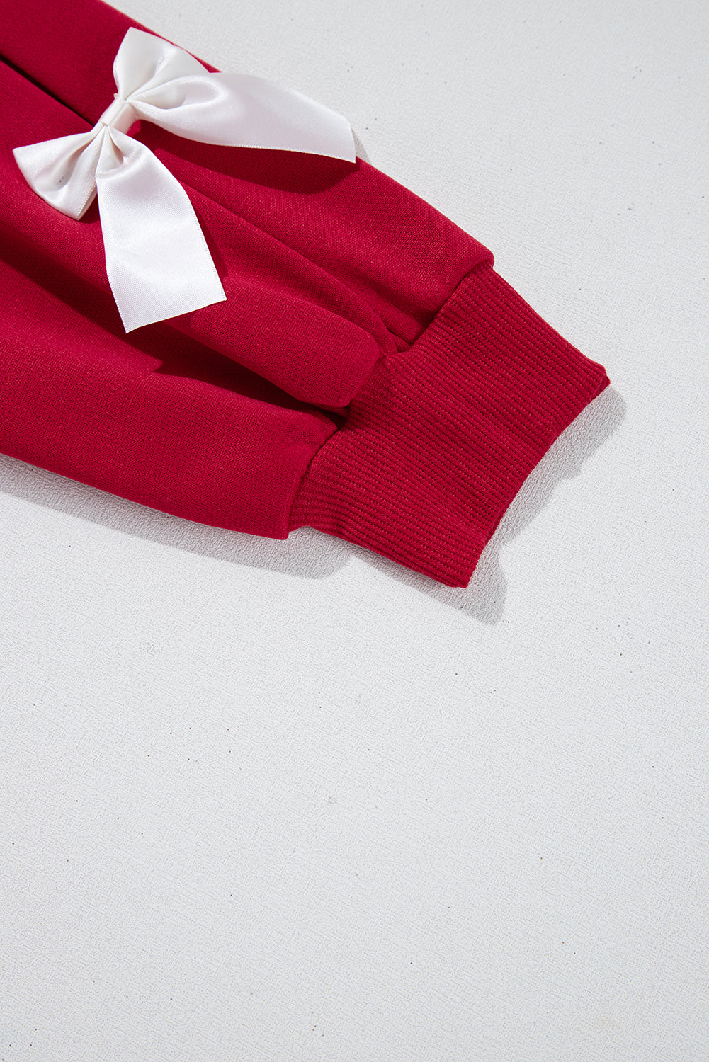 Sweat-shirt col rond rouge feu avec nœud papillon