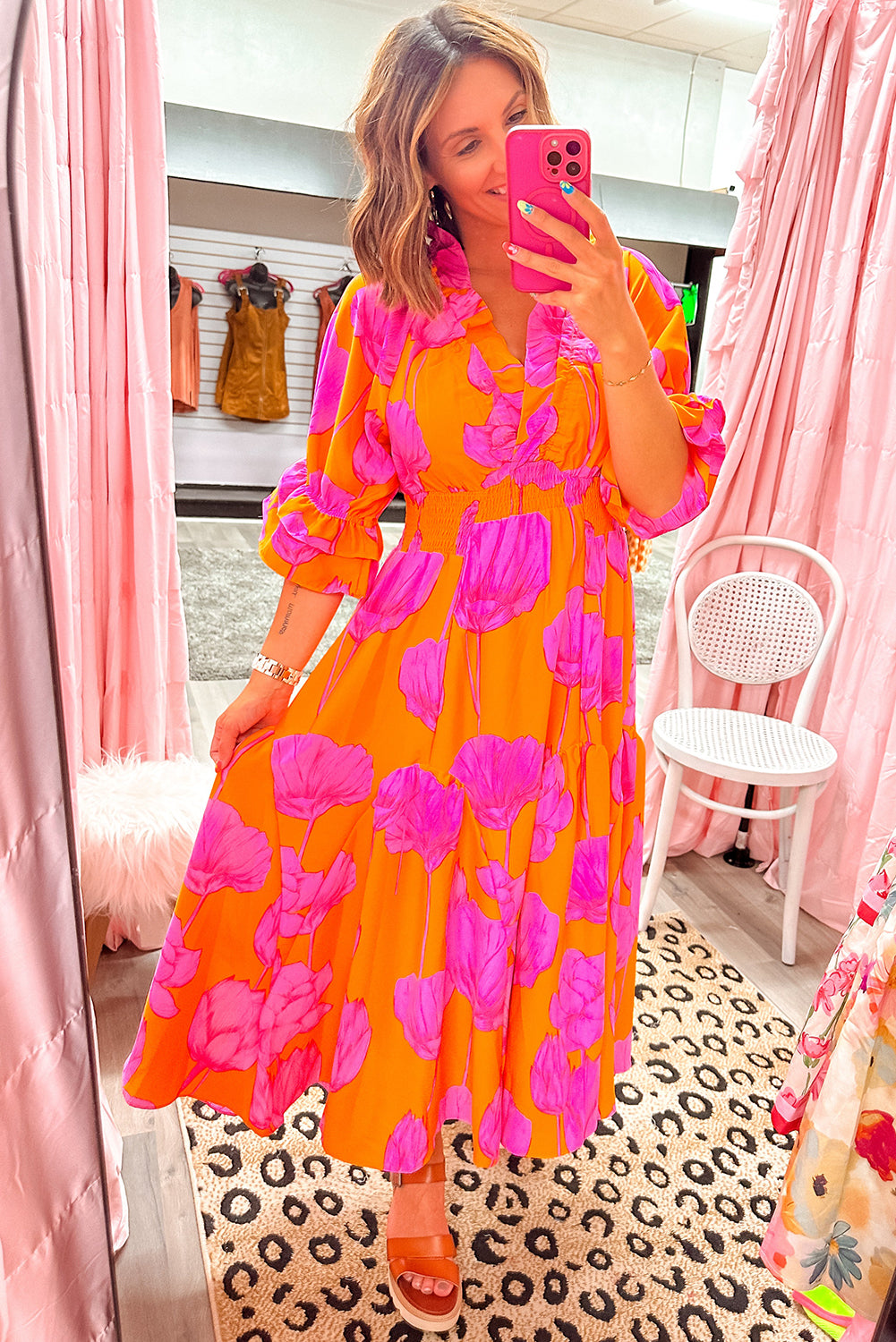 Robe longue orange à imprimé floral, volants, col en V, manches 3/4