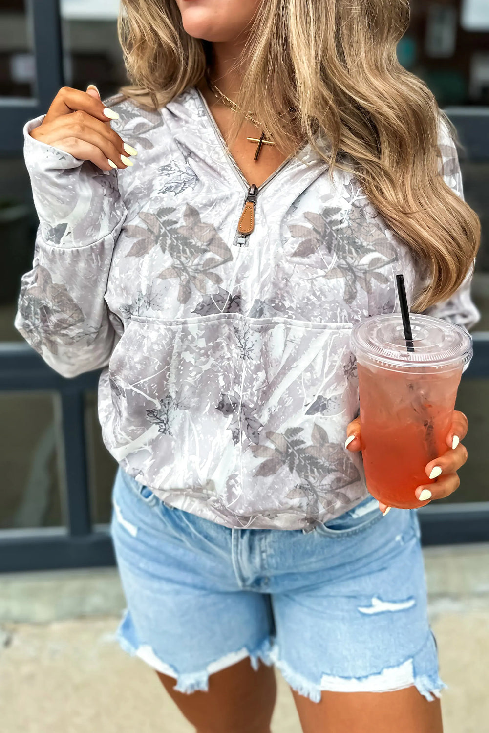 Sweat à capuche zippé quart de tour à poche kangourou et imprimé camouflage gris