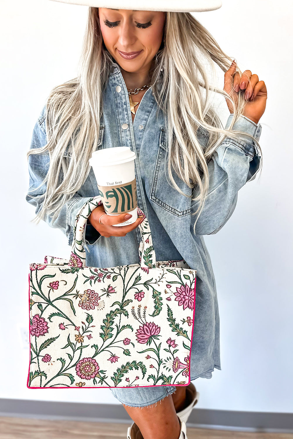 Vestido camisero holgado de mezclilla con dobladillo sin rematar y bolsillo en el pecho en color azul Beau