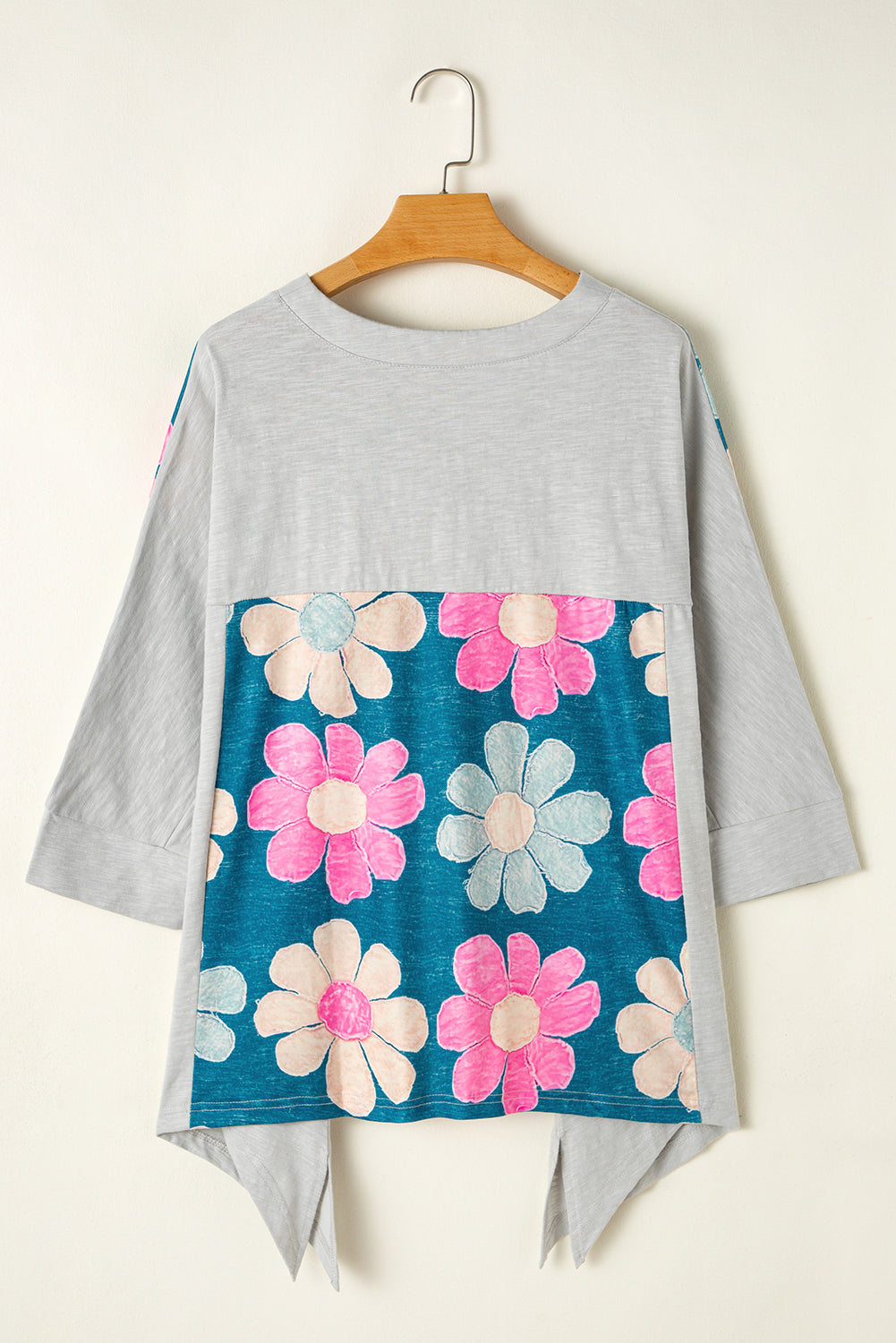 Top oversize con escote en V, mangas con brazalete y flores de patchwork rosa de los años 60