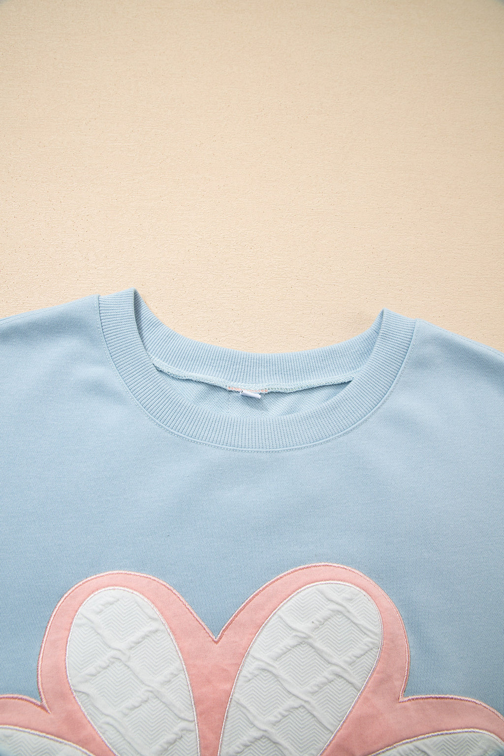 Top de manga larga a rayas con hombros caídos y parche de flores grandes en azul Beau