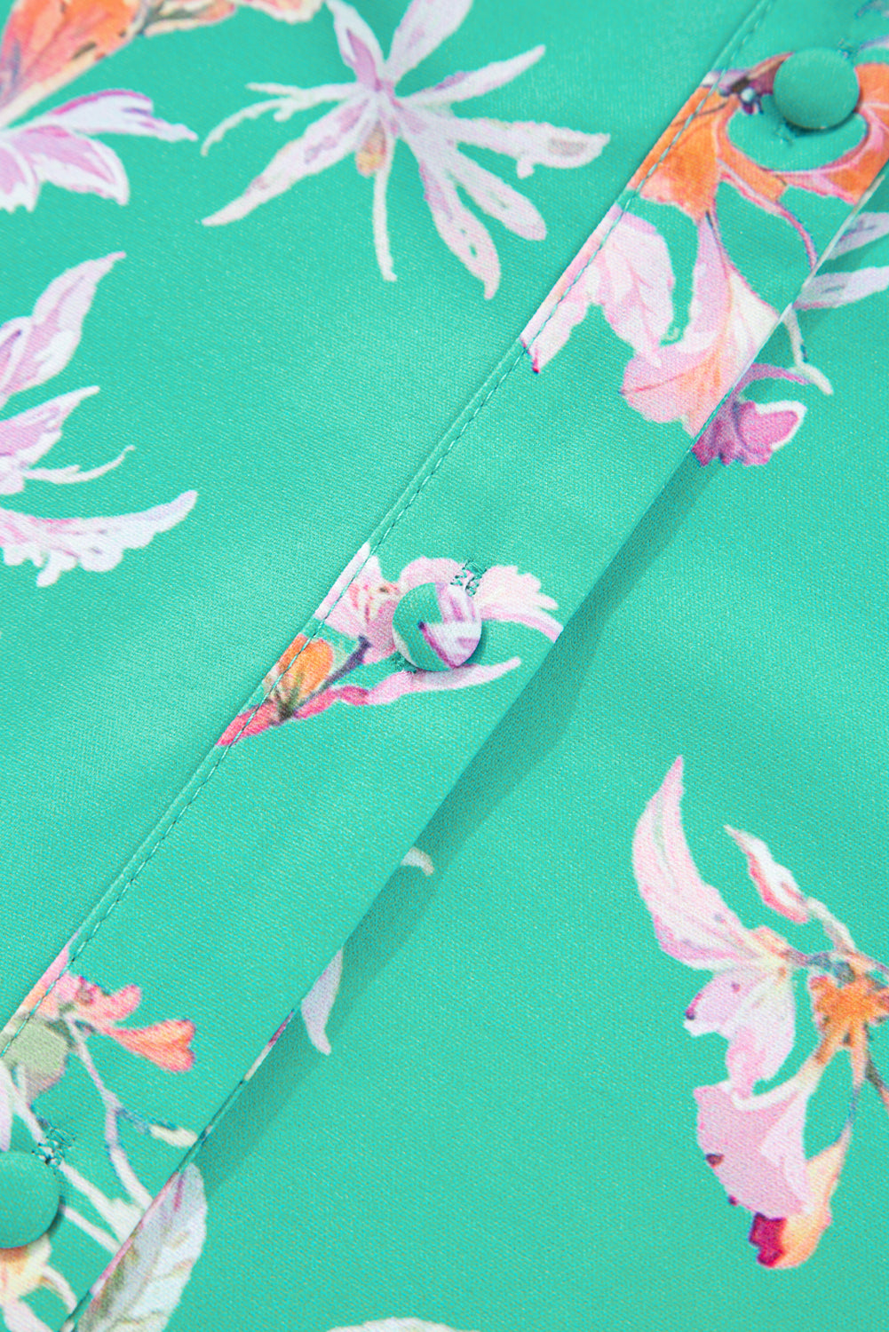 Camisa con botones delanteros y mangas farol con flores verdes