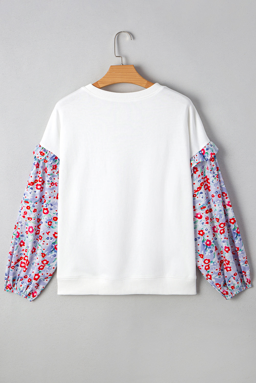 Blusa holgada con mangas globo y volantes de flores blancas de patchwork