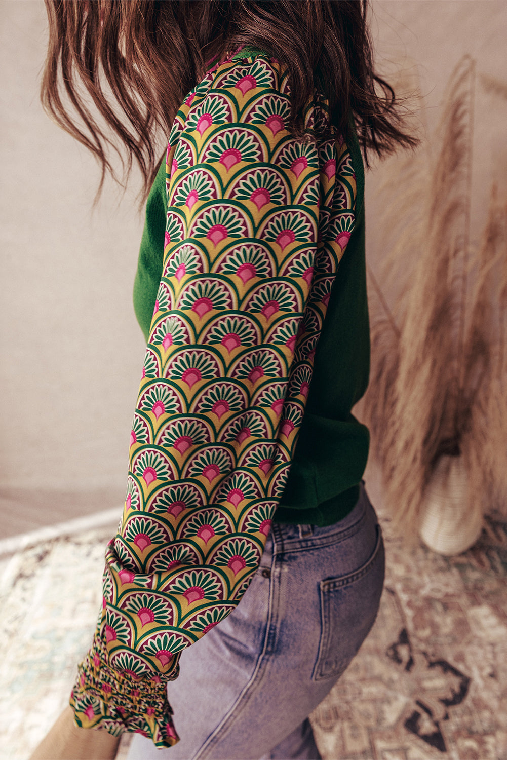 Pull à manches bouffantes et poignets froncés en patchwork floral vert noirâtre