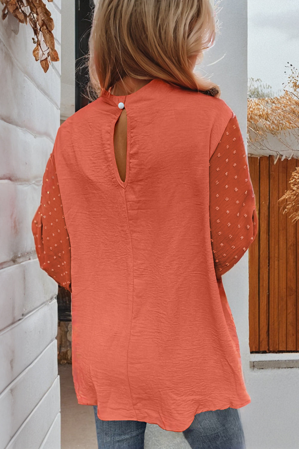 Blusa de manga abullonada con lunares suizos color naranja rojizo y estampado patchwork arrugado