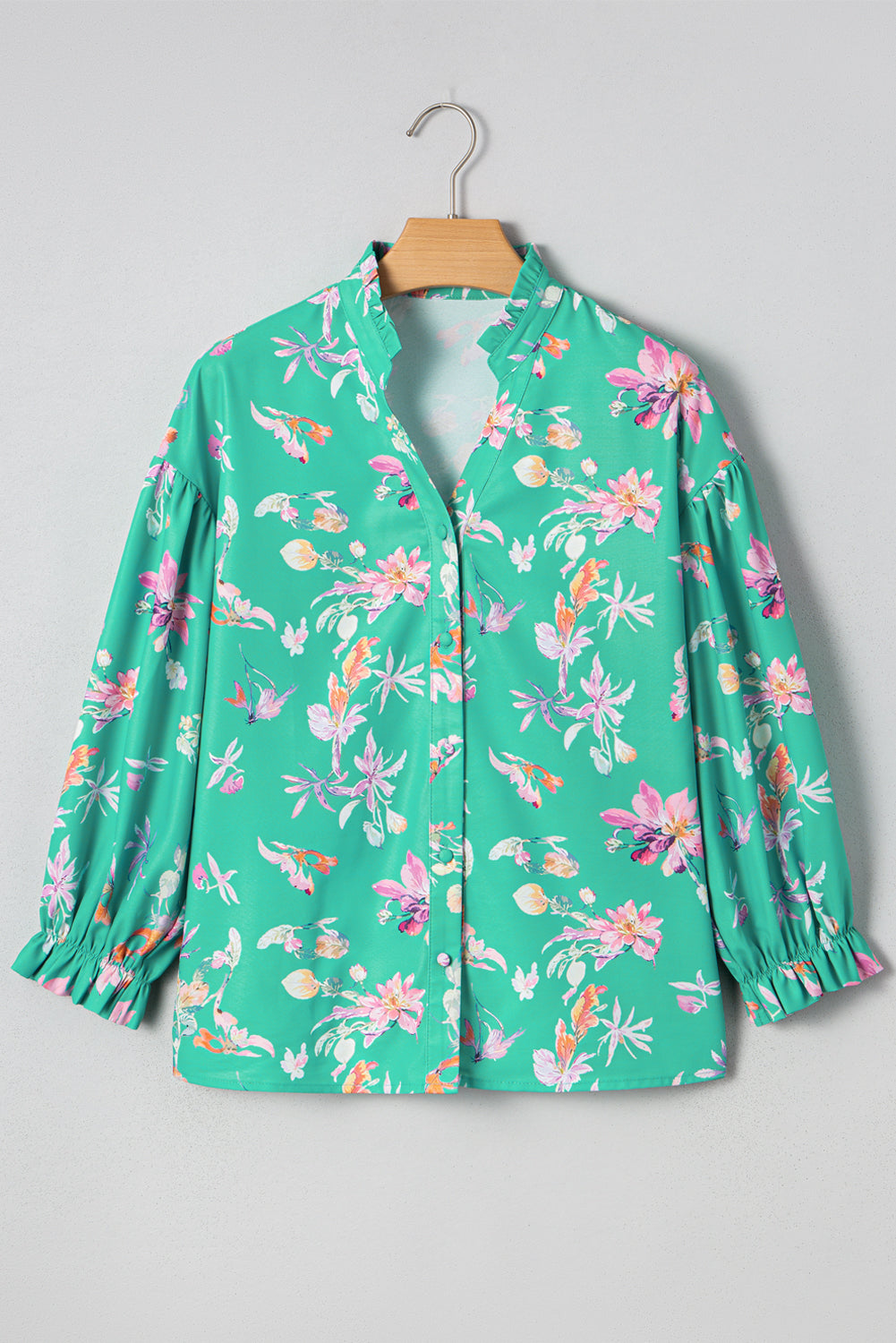 Camisa con botones delanteros y mangas farol con flores verdes